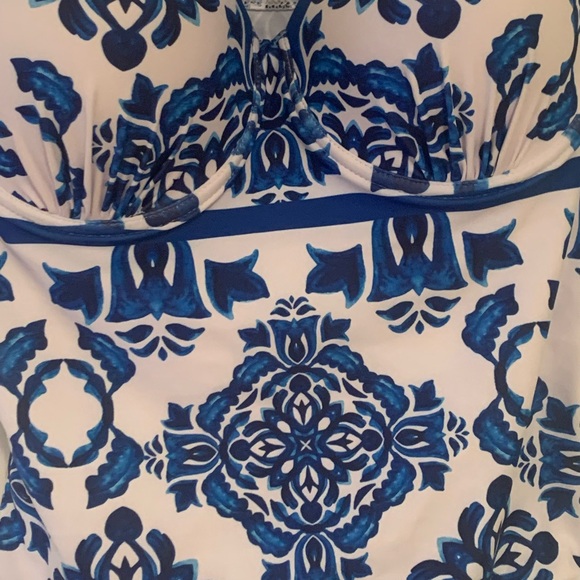 BNNT size Large Swimsuit - Picture 2 of 12